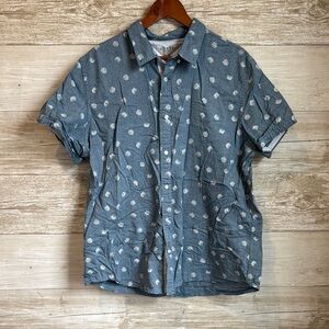 Guess Men’s Denim Tropical Leaf Printed Button Up Shirt Size XL